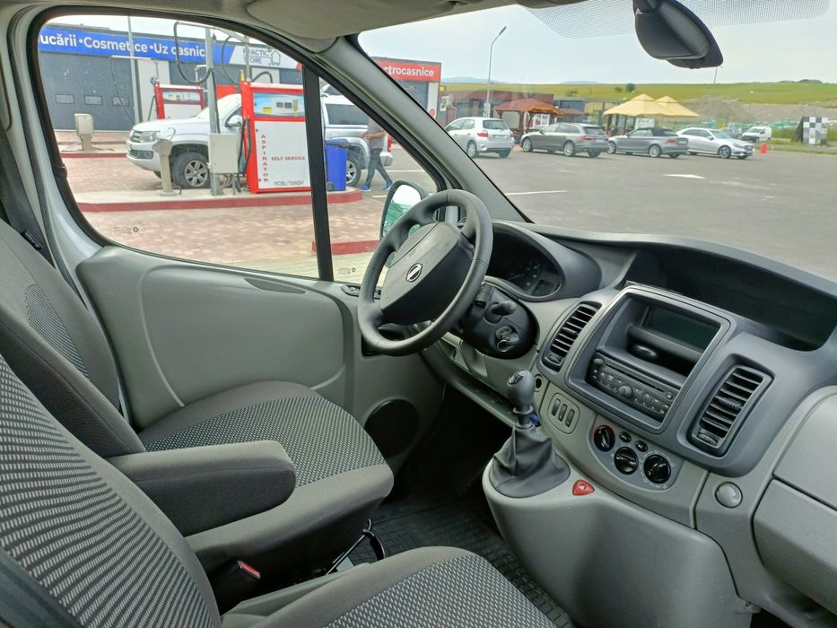 Autoutilitara Nissan primastar 2011