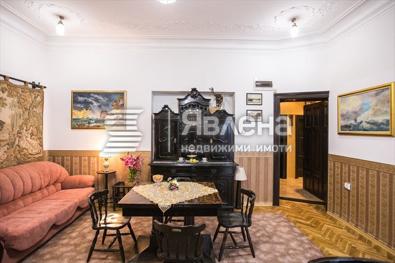 Дава се под наем Етаж от къща в Варна, Център - 190 кв.м за 1050 € - Снимка #1