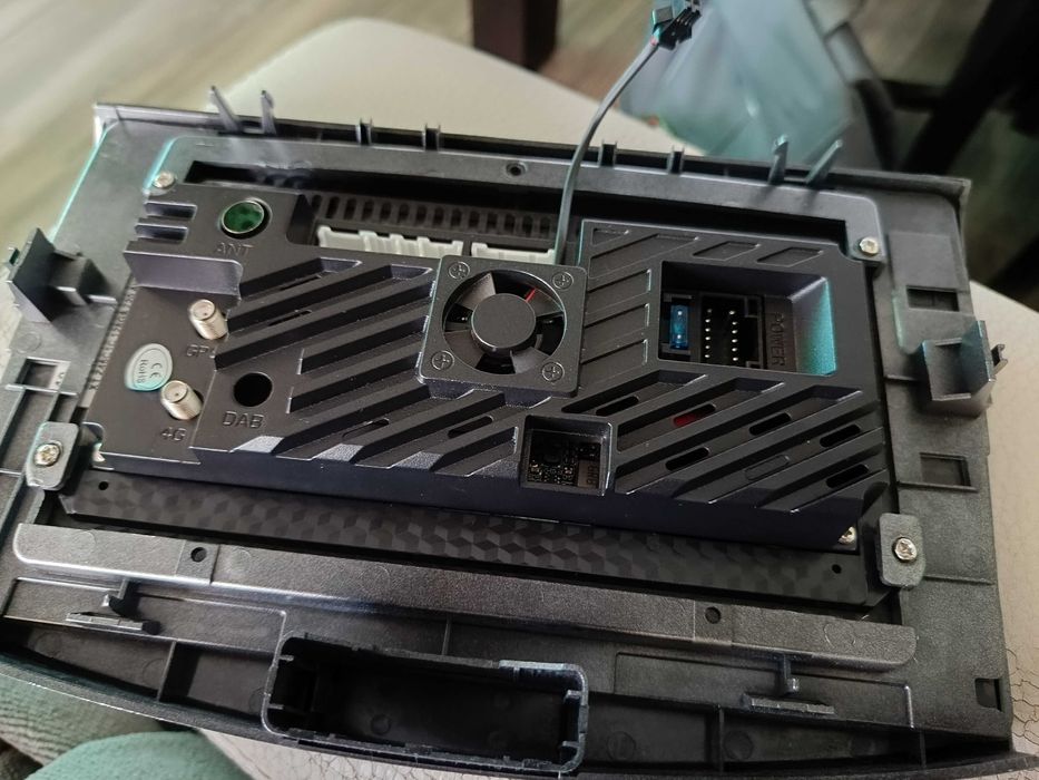 Продавам Андроид 14,8 гб рам 128 ром 8 ядрена медия за пасат 6 ,7, ЦЦ