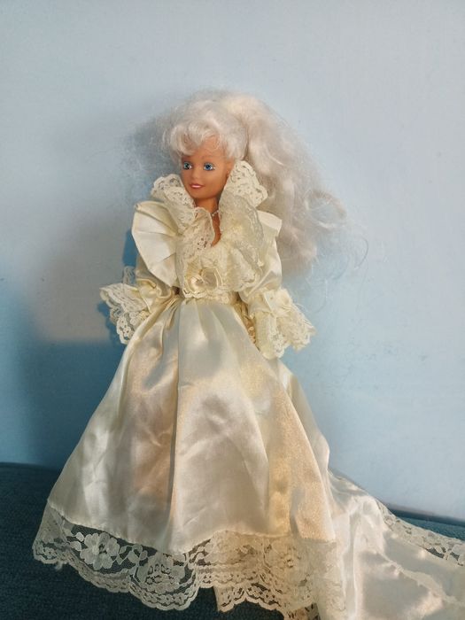 Păpușă mireasă (de colecție)