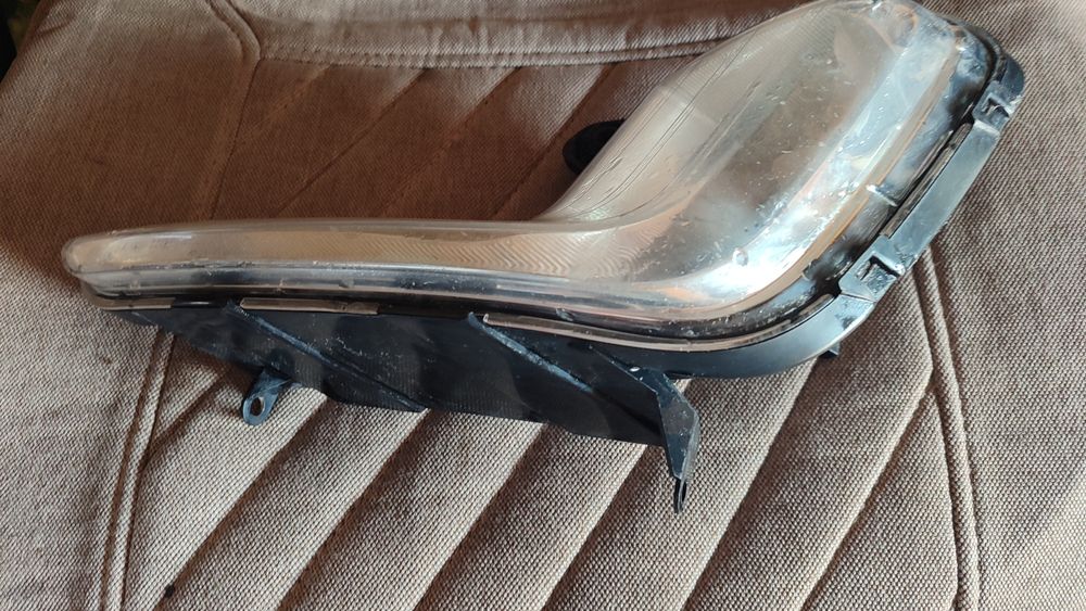 Продам противотуманную фару Оригинал