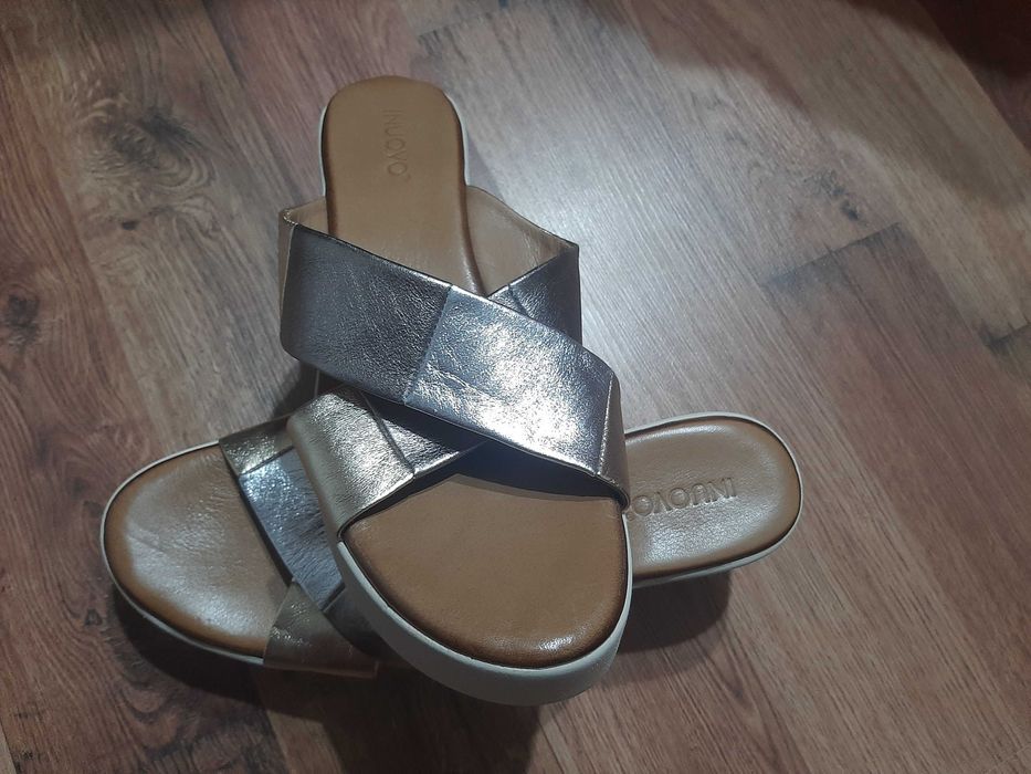 Șlapi de piele Inuovo auriu, nr 40.