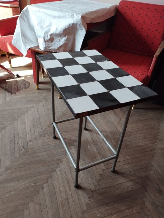 Măsuță din material  metalic