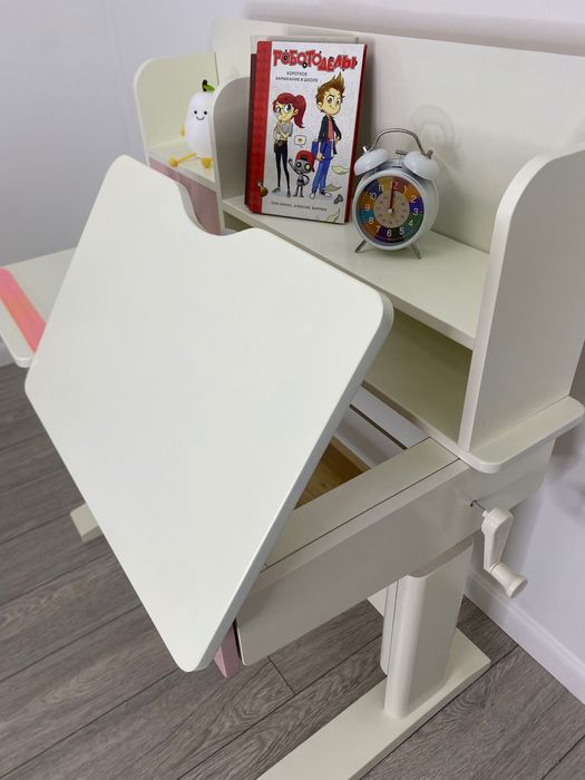 Комплект Растущая парта и стул.