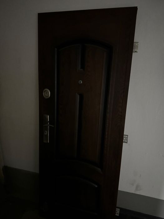 Продам входную дверь