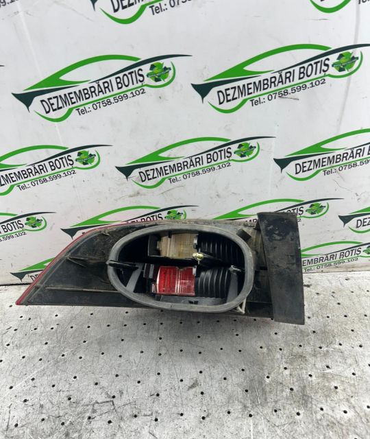 Lampa / Tripla stop dreapta pe aripa 8200002474 8200002474 Renault La