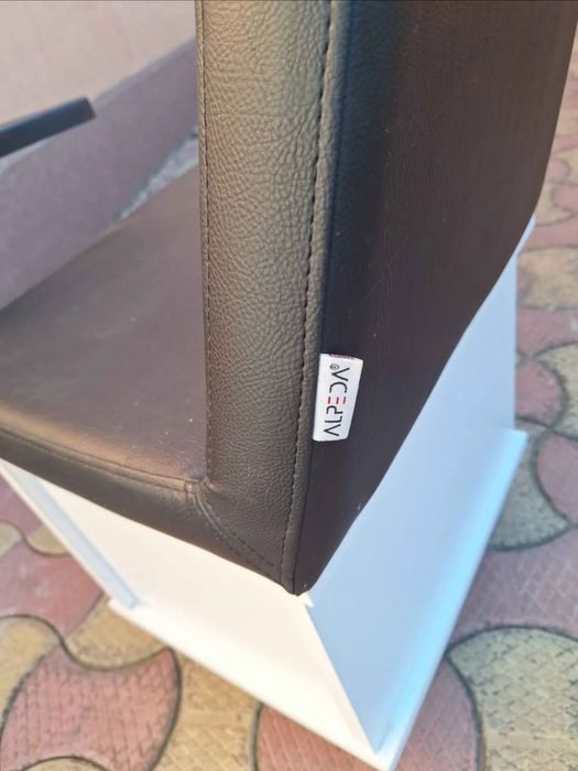 Scaun manichiură Ucenic Manichiură ALPEDA PRO NAIL SERVICE