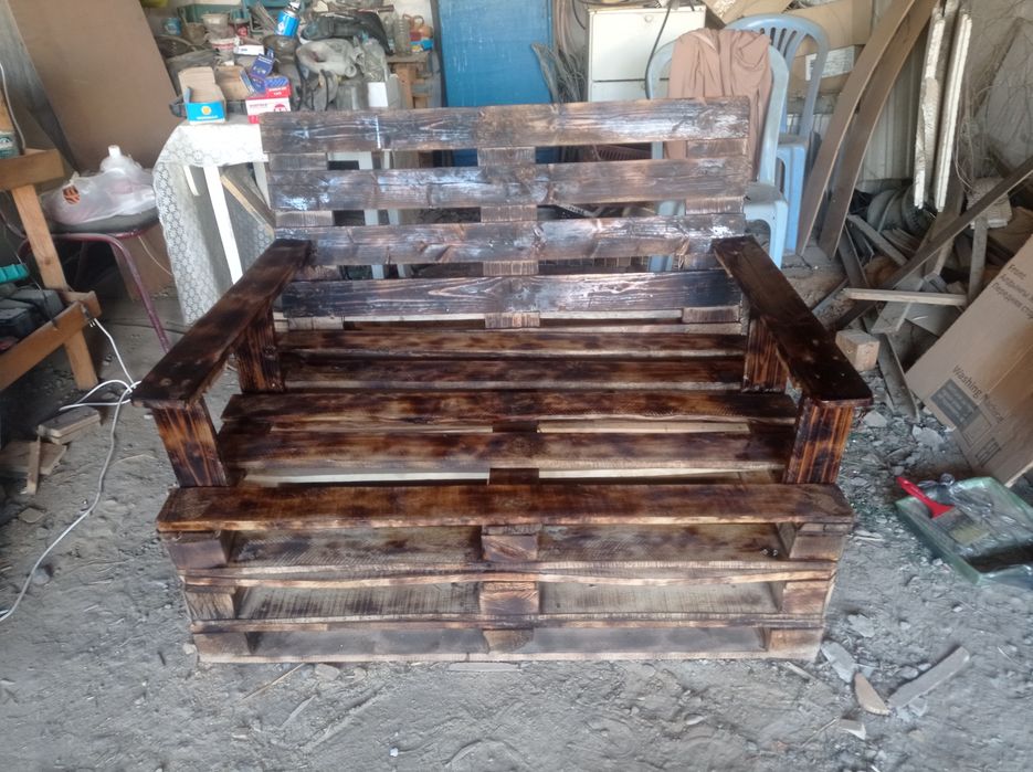 Диванчик из паллет. Продам.