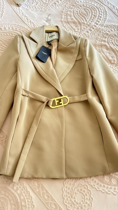 Пиджак приталенный