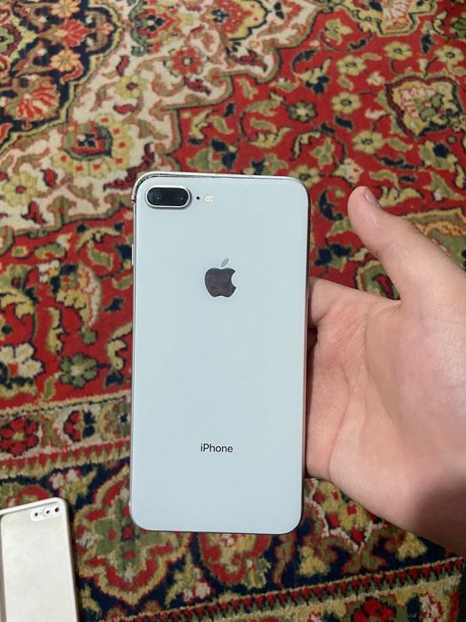 Продам айфон 8 плюс