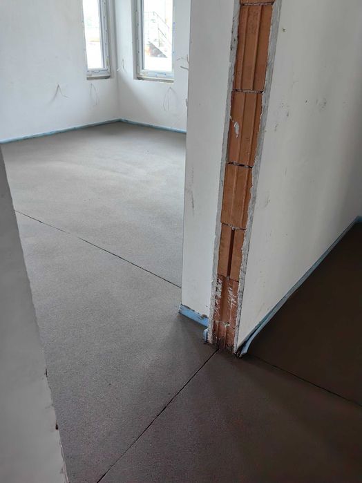 Замазка с машина , замазка върху подово отопление, бетон, саморазливна