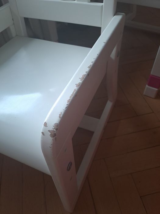 Детска маса с два стола