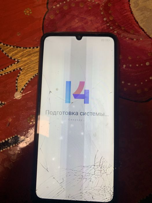 Redmi 13 c  с разбитым стиклом