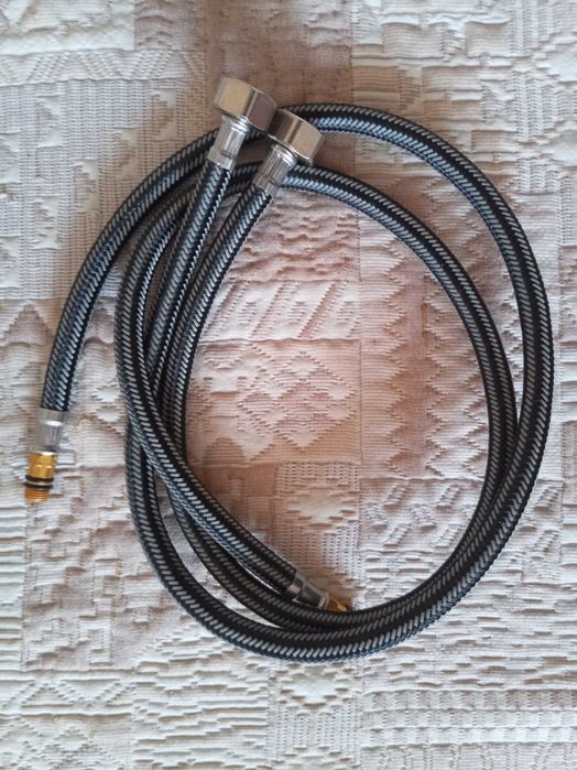 Новый смеситель + шланги 2шт.