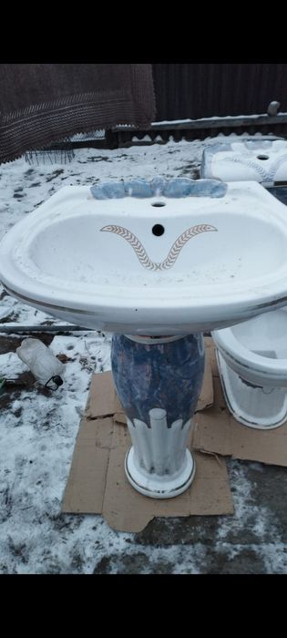 Продам унитаз и раковину