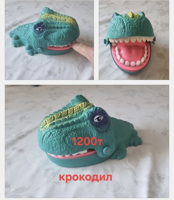 Продам  2 гитары детские и наборы машинок