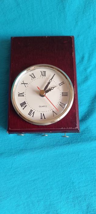 Продам шикарный на столный часы .