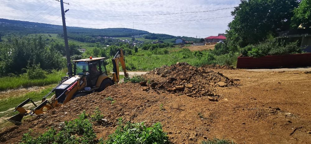 Buldoexcavator Caterpillar de închiriat