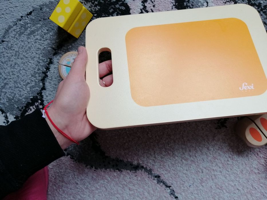 Дървена играчка Sevi дъска за рязане с нож и принадлежности КАТО НОВА!