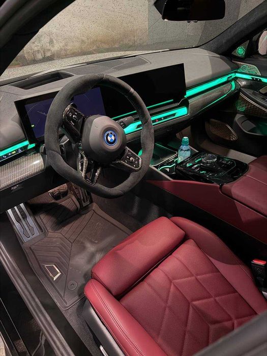 Продам BMW i5 xDrive40 в M-Perfomance обвесе + навароты , официальная