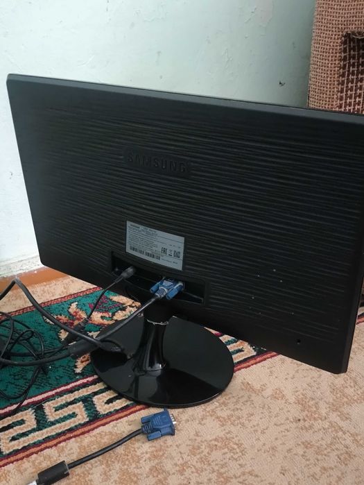 Монитор  Самсунг s22d330 для кмютера