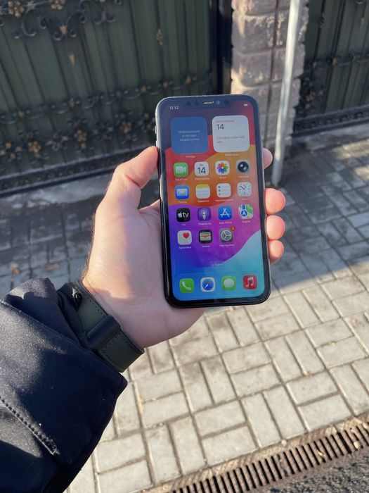 Продам телефон айфон 11