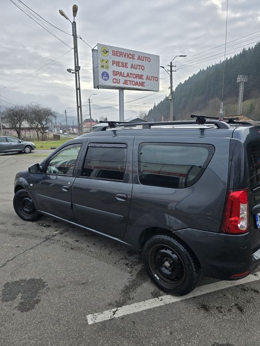 Vând Logan MCV 2012