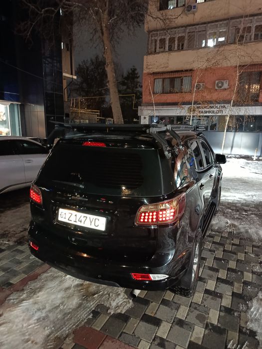 Sotiladi 2020 benzinda off Road qilingan  123 000 probeg 2 ta detal