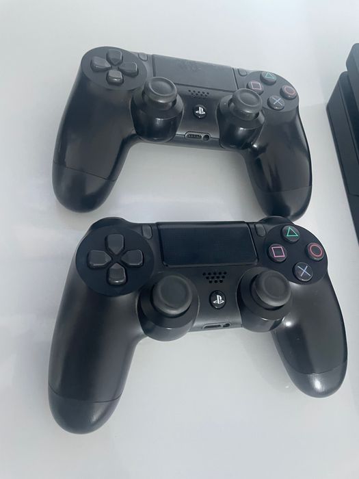 PS 4 Slim + Jocuri GTA 5 , UFC , FIFA 22