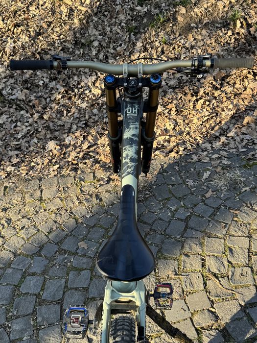 Bicicleta commencal supreme dh v4 custom