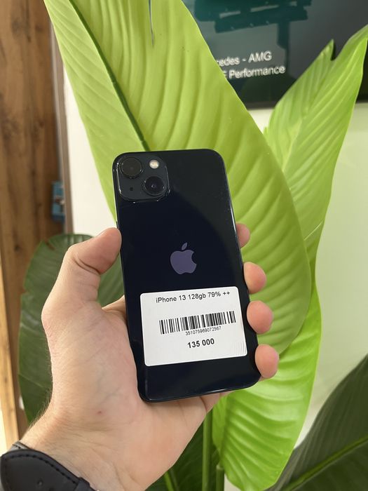 iPhone 13  в идеальном состоянии