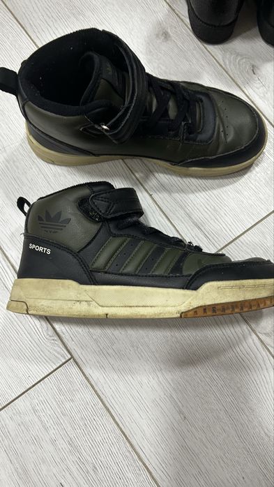 Демисезонные кроссовки зеленые