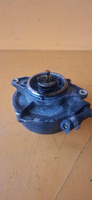 Вакуумна помпа VAG 059145100H A4 B7 B8 A5 8T A6 C6 C7 A8 D3 D4 Q5 8R Q7 4L Touareg 7L 7P 2.7 / 3.0 TDI