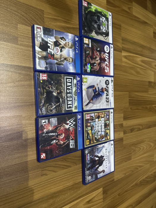 Диски PlayStation 4 и PlayStation 5