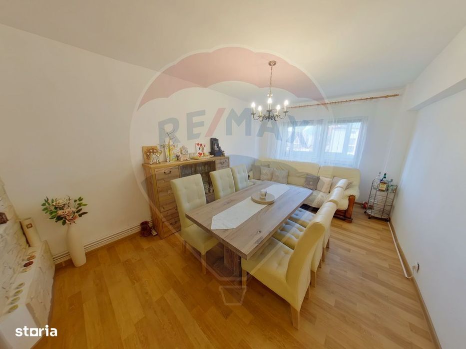 Apartament cu 4 camere de vânzare, Piața 1 Decembrie 1918