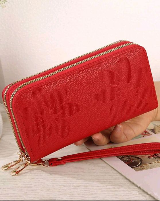 Дамски кожен портфейл