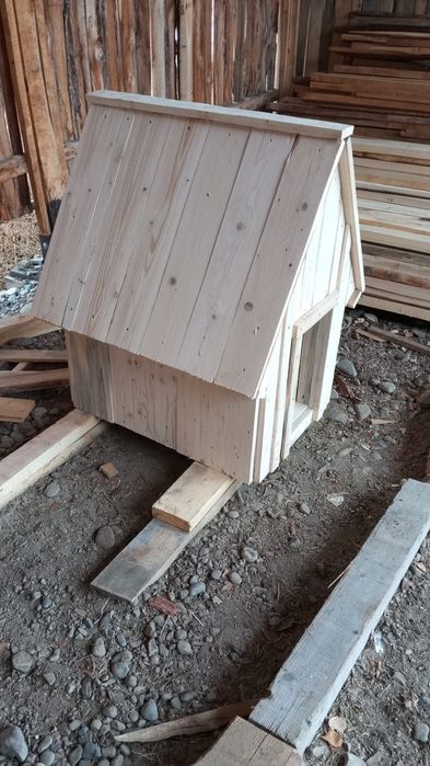 Будка деревянная для собак