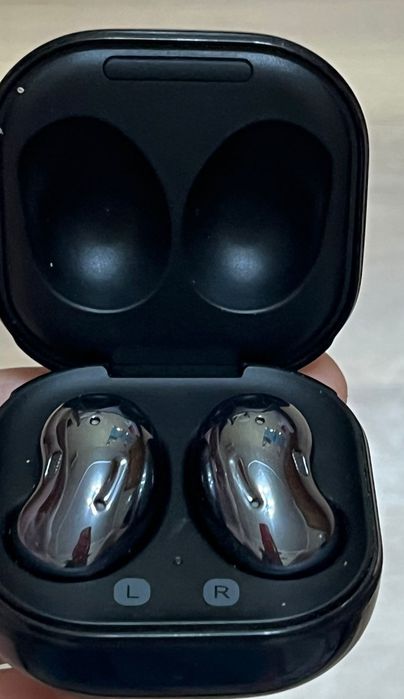 Наушники с коробкой