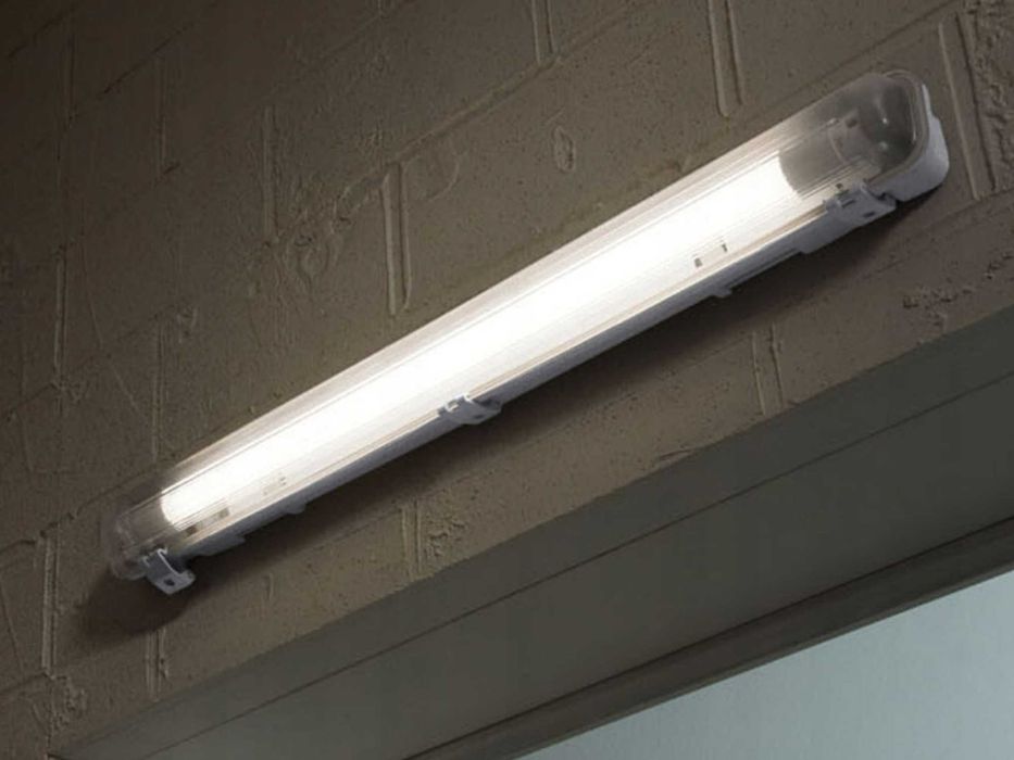 НОВИ! LED лампа за влажни помещения 68см IP65