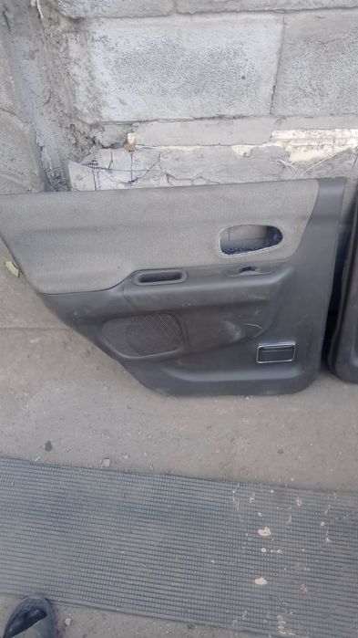 Продам запчасти  Митсубиси Челленджер