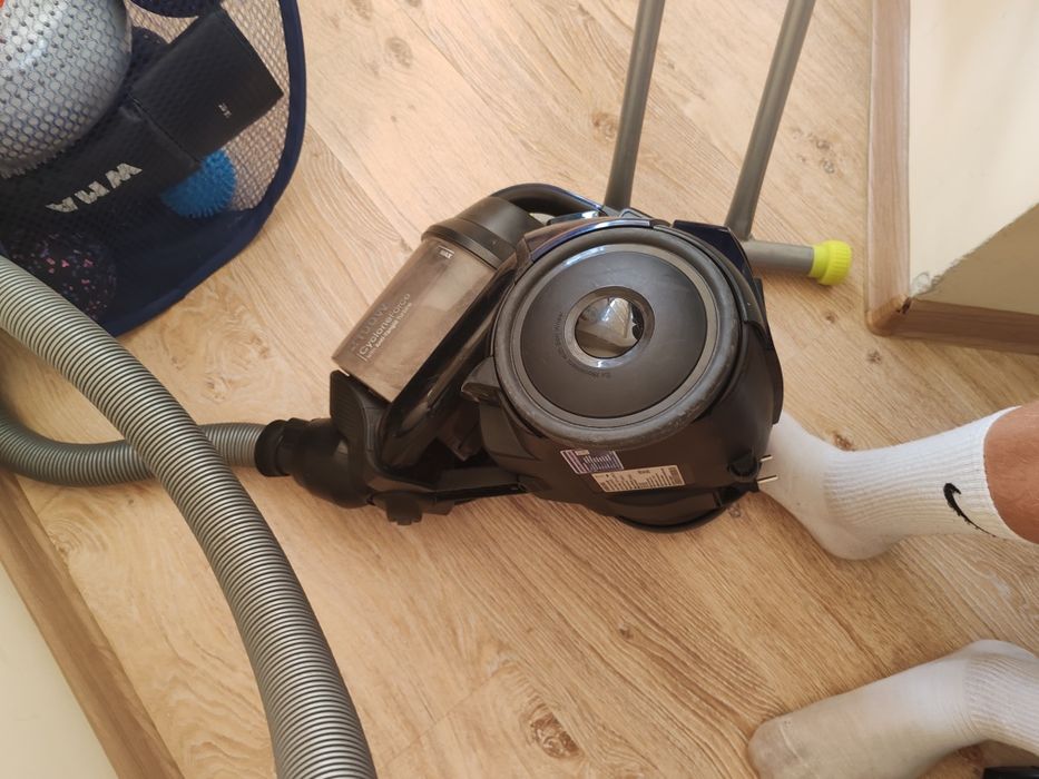 Пылесос Samsung.