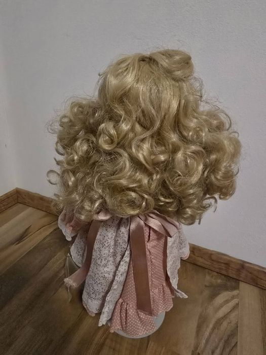 Порцеланова кукла