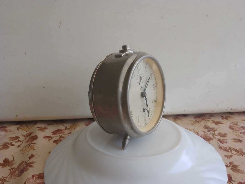 Ceas desteptator de masa - mecanic , vechi Jnsa .