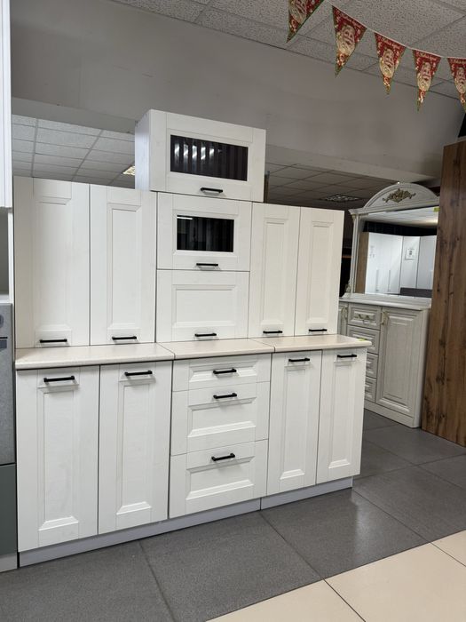 Кухонный гарнитур новый, белый