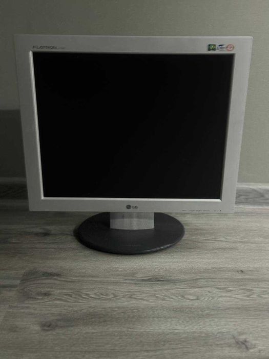 Монитор б/у LG состояние хорошее