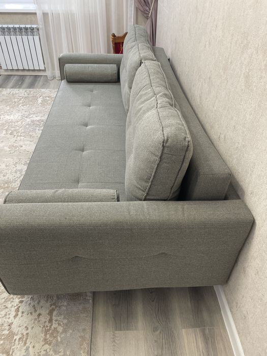 Продам диван на ножках