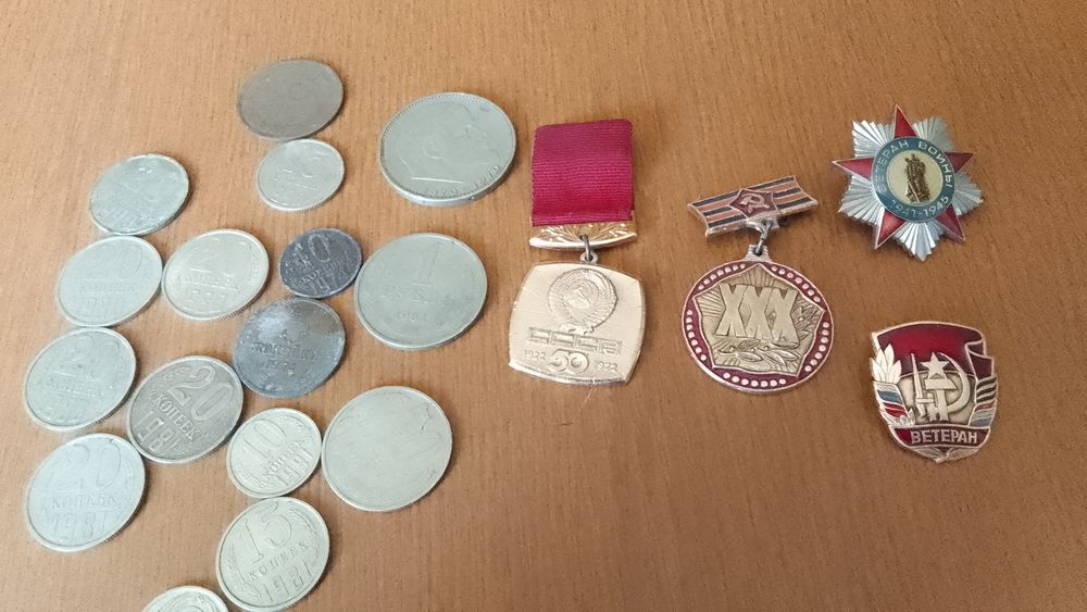 Продам Медали монеты