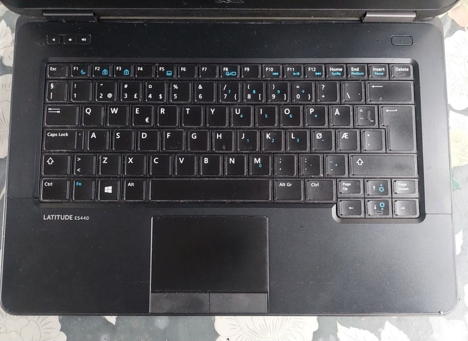 Laptop Dell Ĺatitude i3