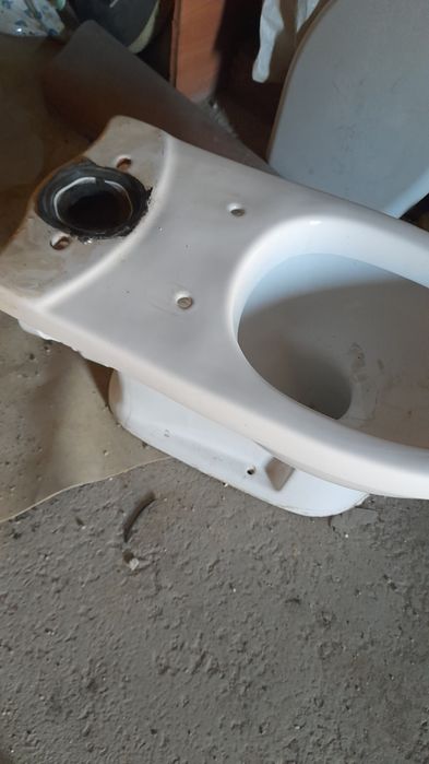 Продам унитаз для ремонта