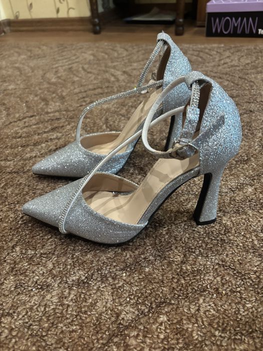 Обувки на висок ток